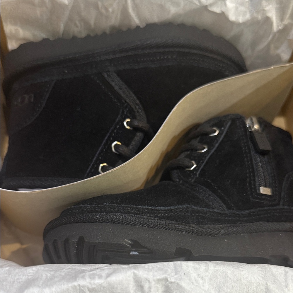 Uggs size 8 toddler with brand new norfthface bucket hat